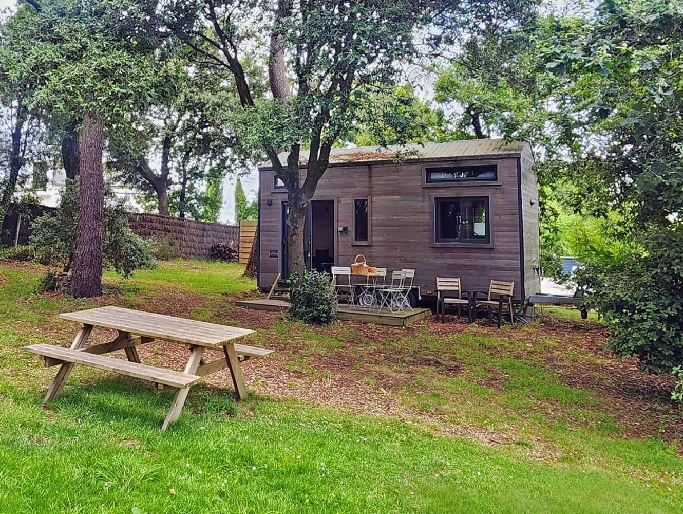 Gites & Tiny Houses Les Hauts De Toulvern Baden Rum bild