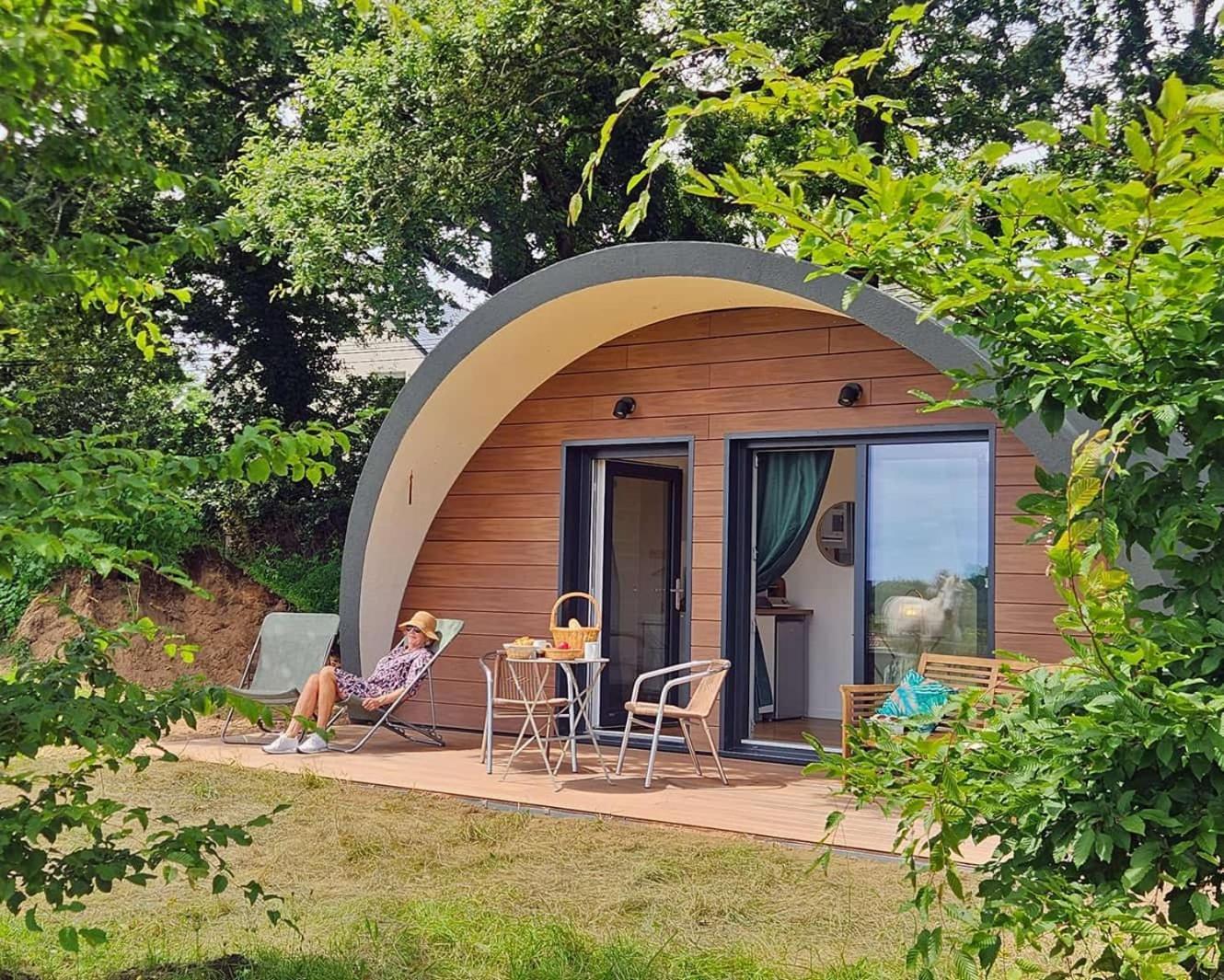 Gites & Tiny Houses Les Hauts De Toulvern Baden Rum bild